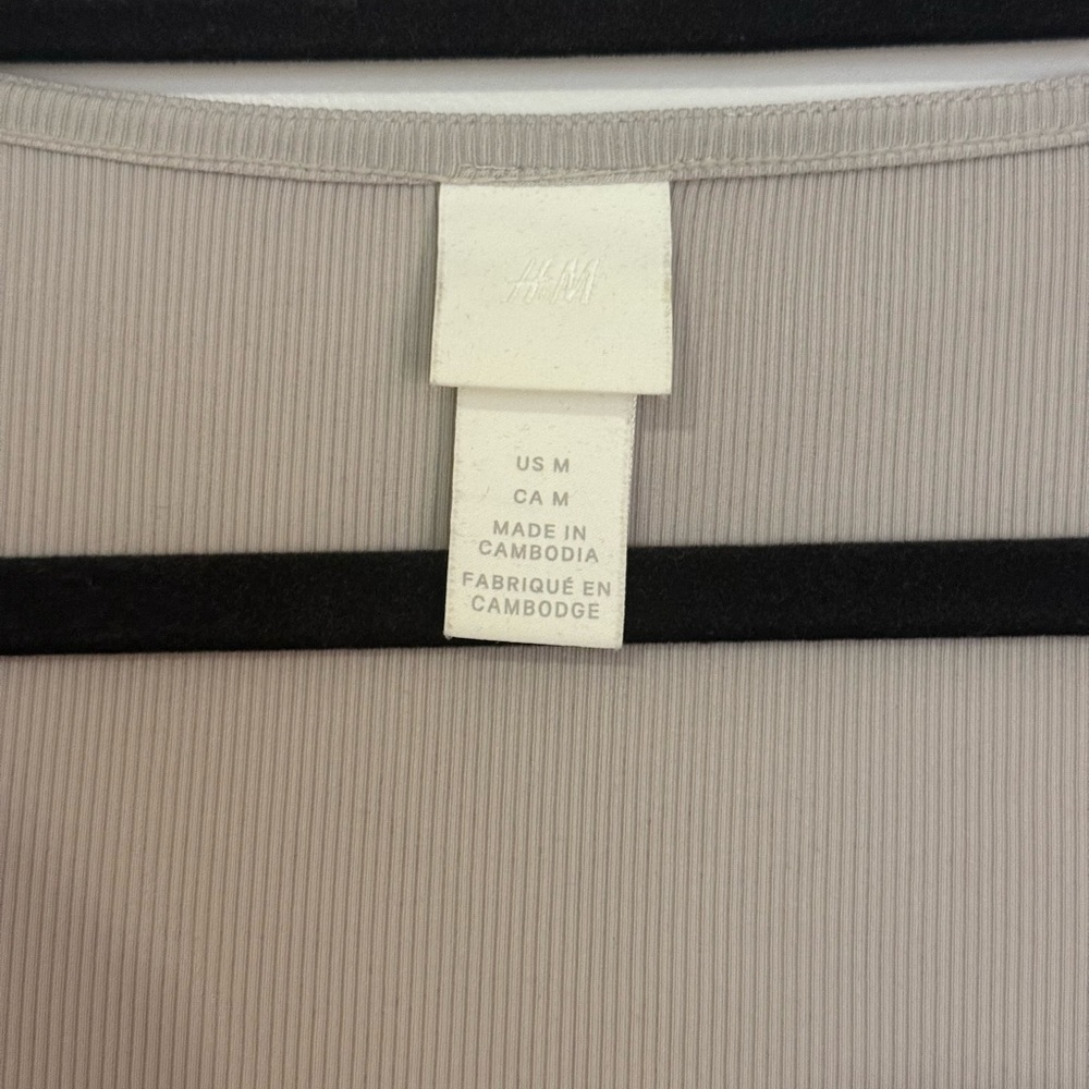 H&M Gray Ribbed Top - Picture 2 of 3